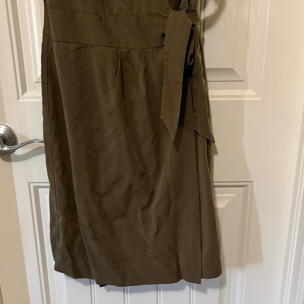 Banana‎ Republic sage green wrap dress - Picture 4 of 9